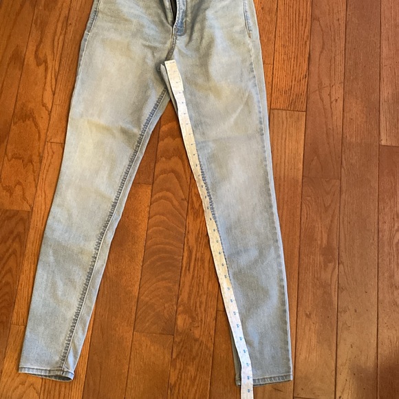 Women’s Old Navy Light Wash Super Skinny High Rise Strechy Jeans - Picture 6 of 6